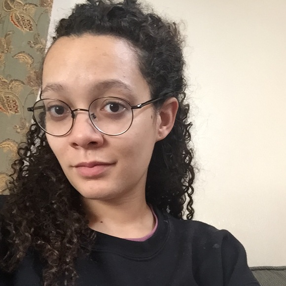 Meet your Posher, Laura - Picture 1 of 1